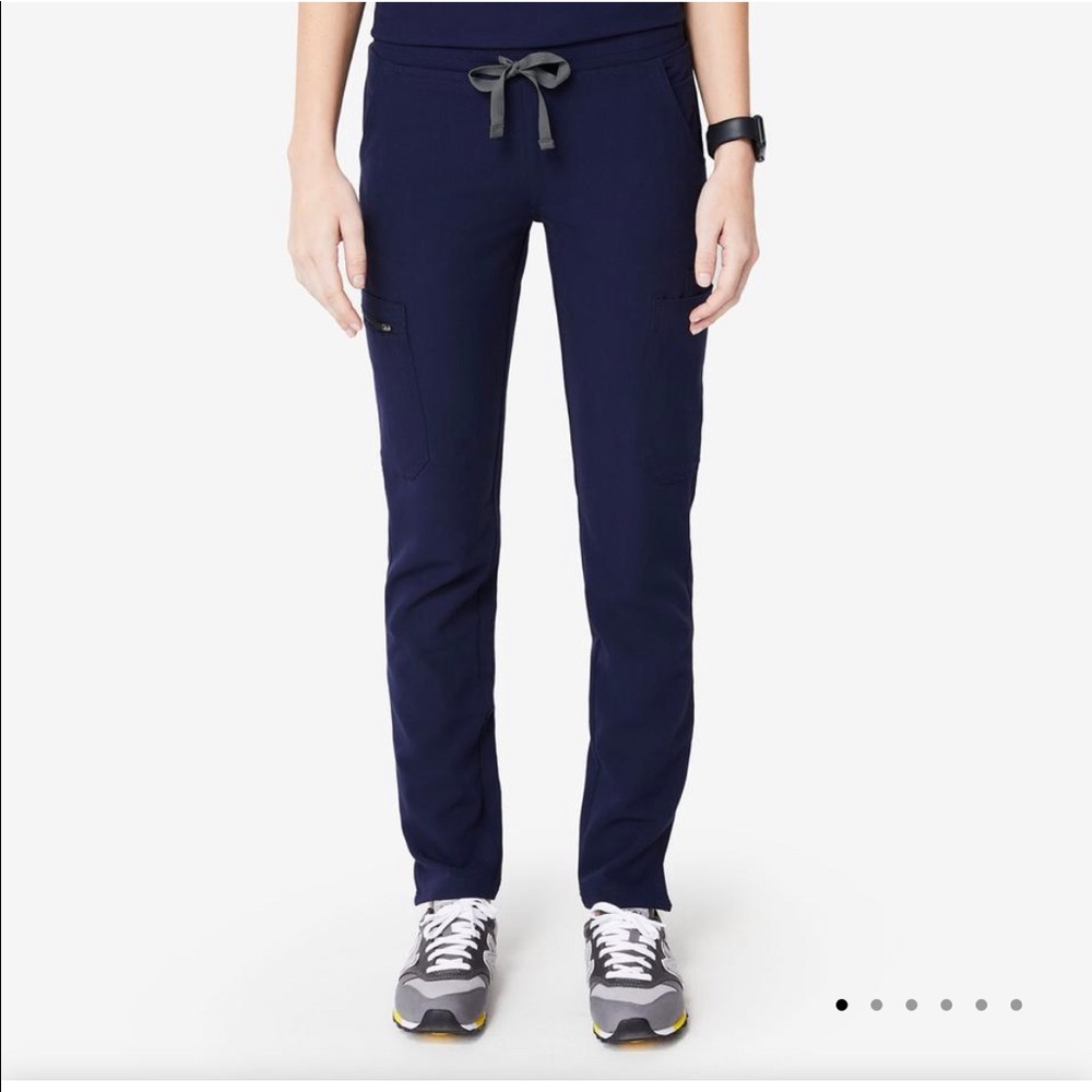 FIGS yola petite skinny scrub pants
